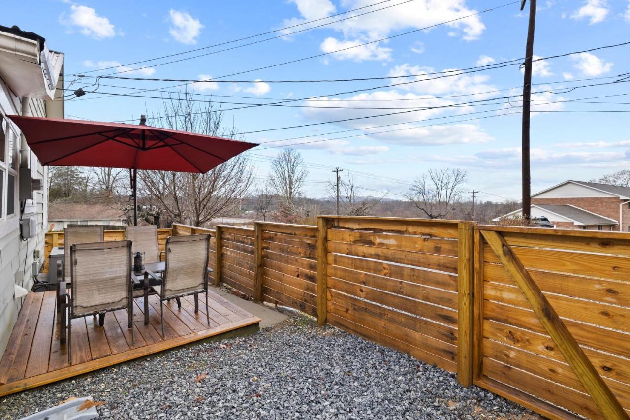 The Twisted Maple - Dogs Stay Free! Hendersonville Εξωτερικό φωτογραφία